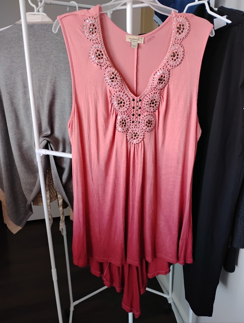 ONE WORLD Women's Pink Stud  Embellished V-Neck Crochet Detail  Sleeveless Top